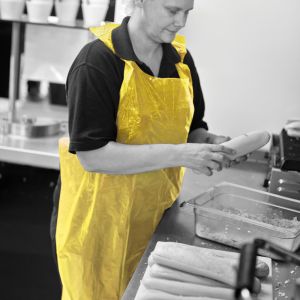 Shield® Yellow Medium Duty Aprons in a Pack ‑ 27